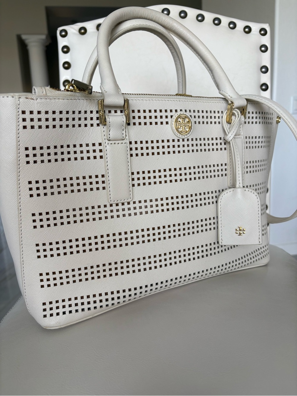 Tory Burch Robinson White Perforated Leather Tote Dble Zip bag Gold metal Medium - Picture 2 of 12